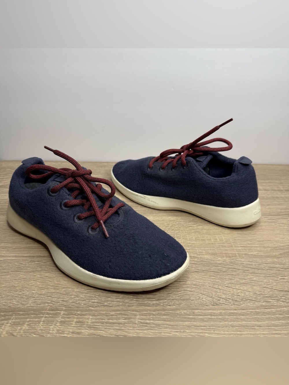 Allbirds Woman’s Navy Blue Merino Wool Sneakers Size 9
